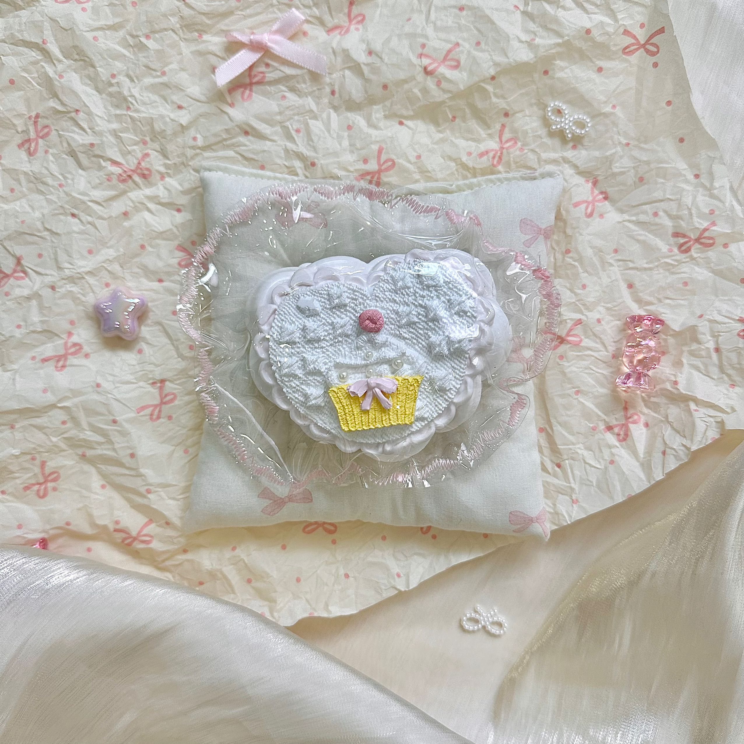 Embroidery - Heart-shaped cake【Thick Cream glue】
